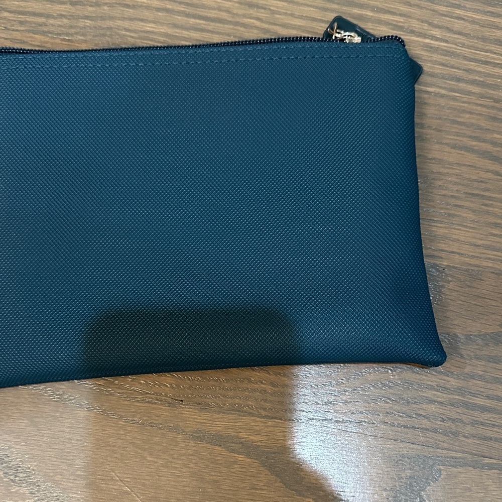 Airport Collectible Lacoste pouch - Picture 4 of 4